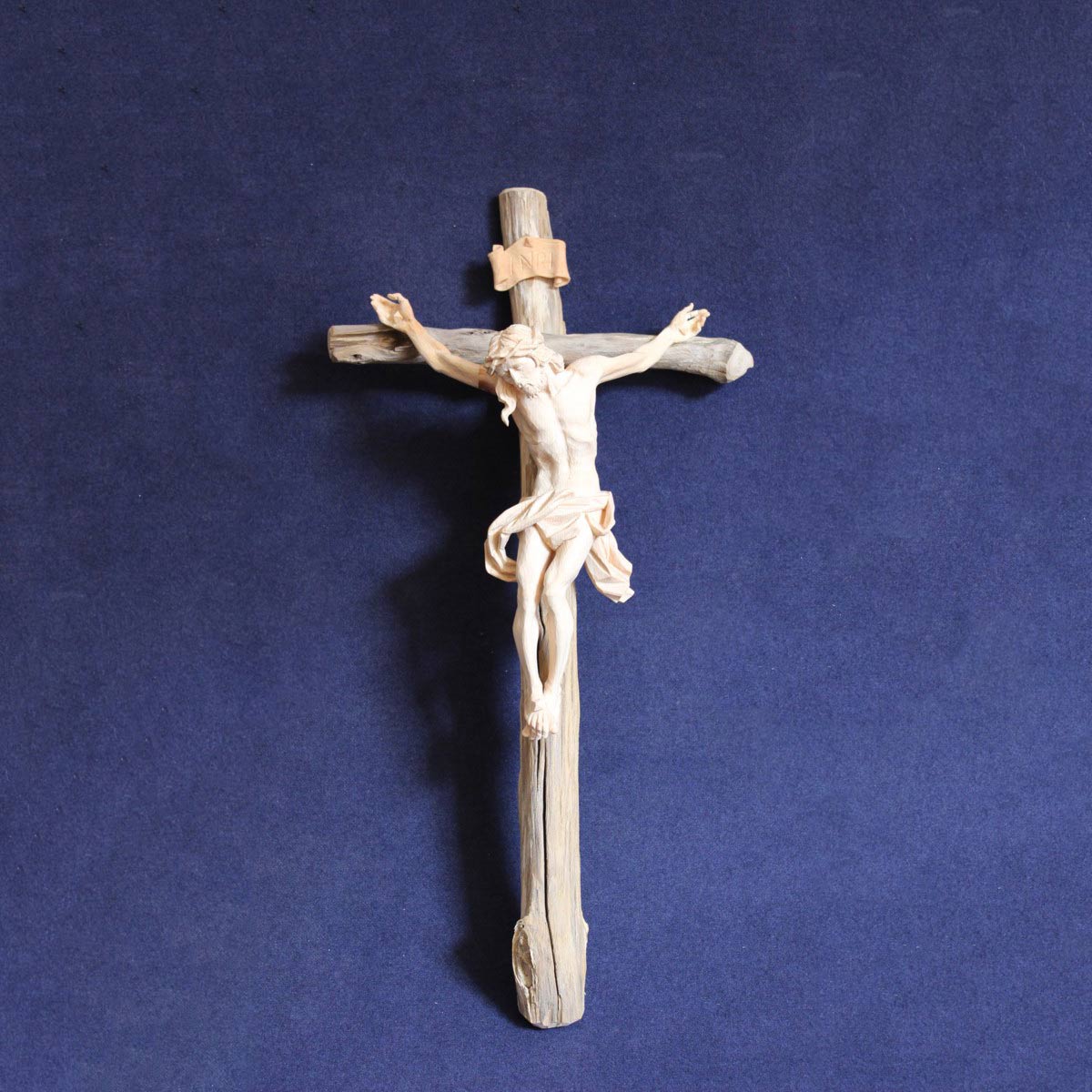 Crocifisso in legno di cirmolo