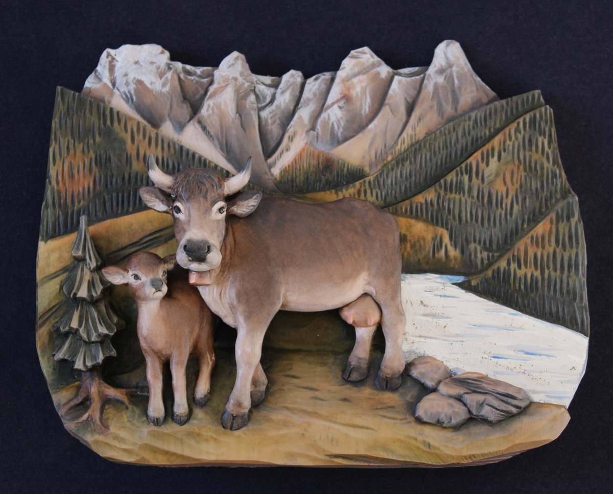 Mucca con vitellino in legno