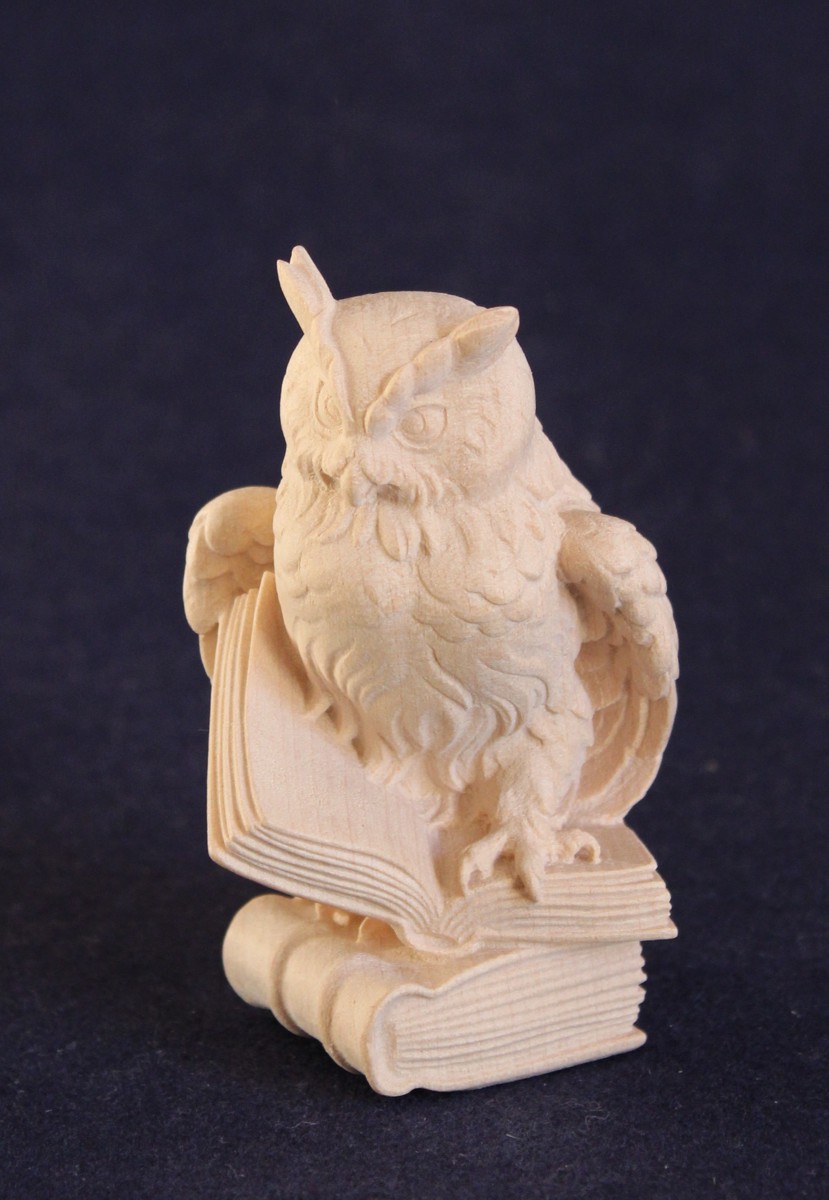 Scultura gufo con libri
