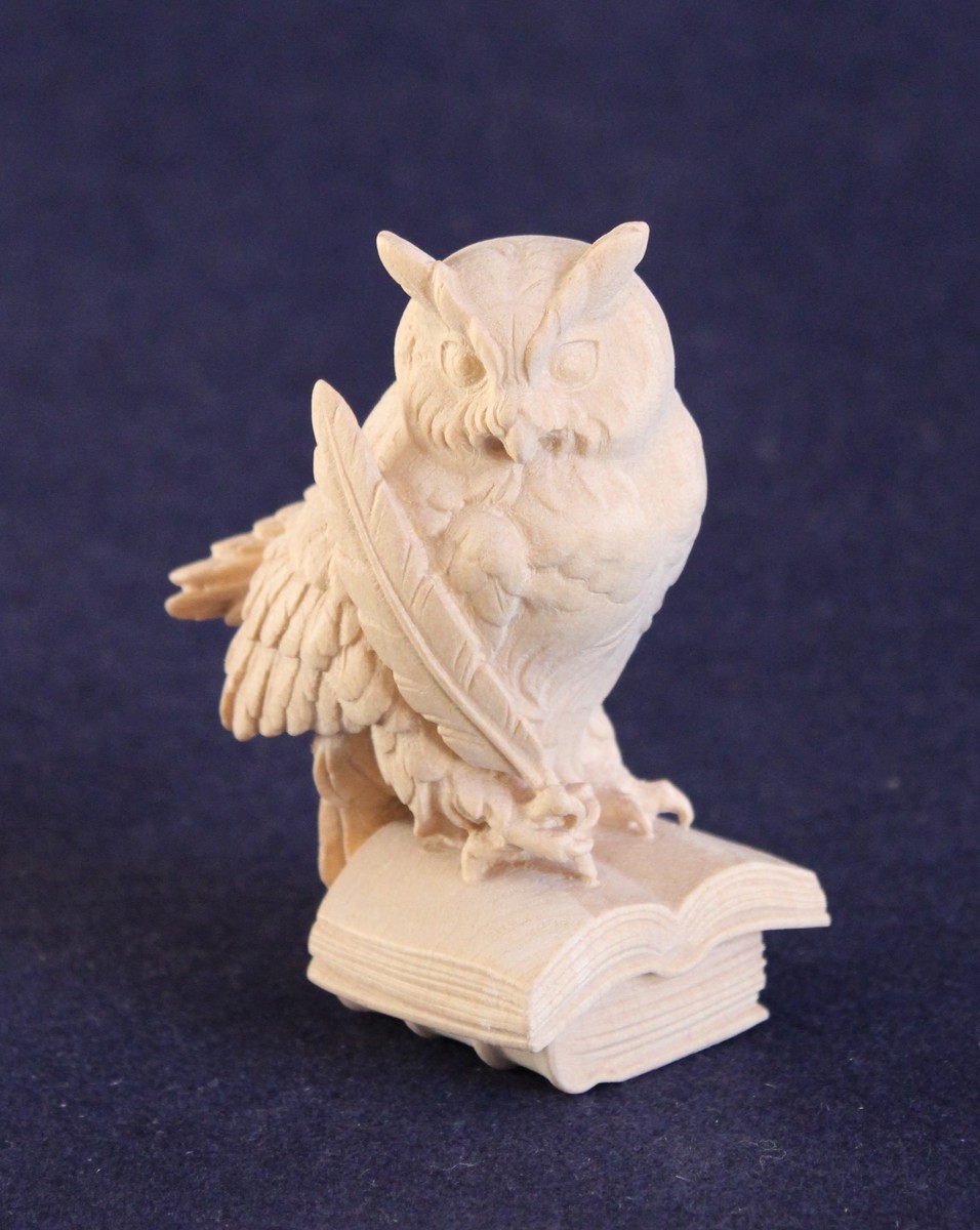 Scultura gufo con libri