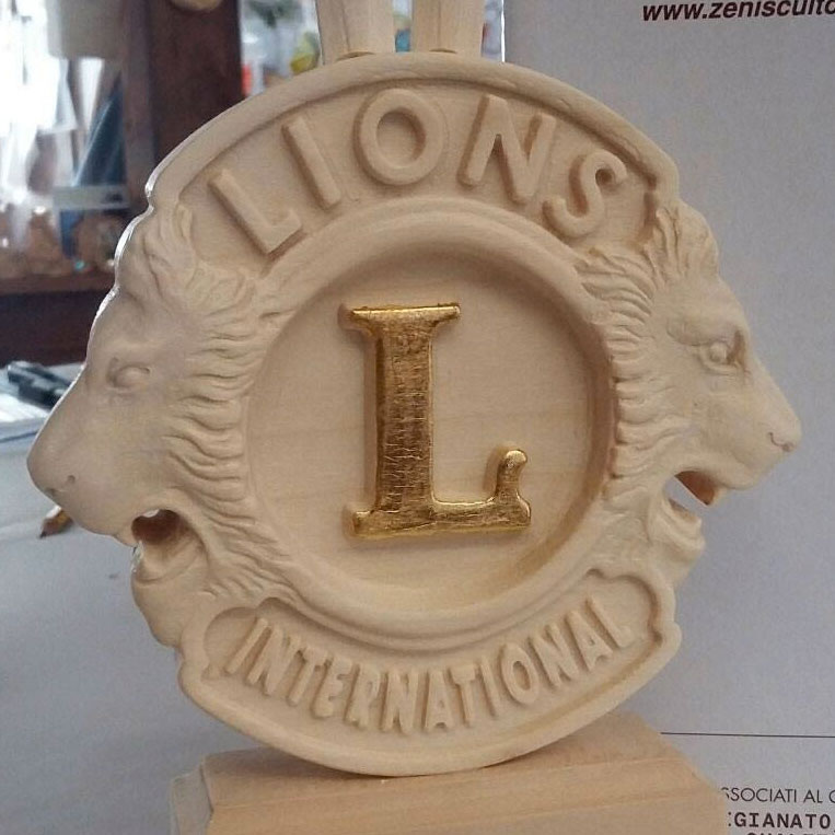 Trofeo scolpito in legno